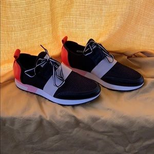 Super cute Steve madden sneakers